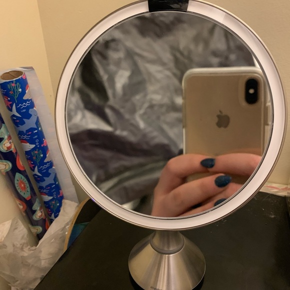 Simple Human Lighted 5x Mirror - Picture 2 of 4